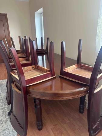 Стол со стульями