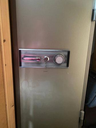 Продается взломостойкий огнеупорный сейф