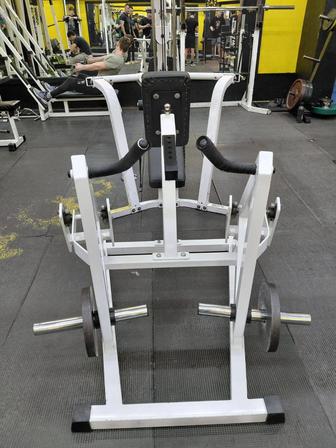 Продам профессиональный тренажер на свободных весах 
(Грузится блинами )