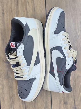 кроссовки Air Jordan 1 Low OG из коллаборации с Travis Scott
Оригинал 