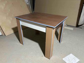 Кухонная мебель обеденный стол.