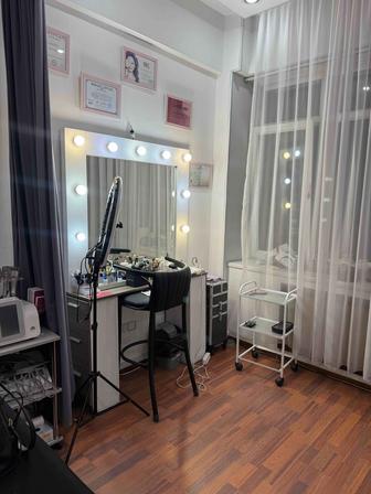 Визажный стол , гримерный стол, визажное зеркало