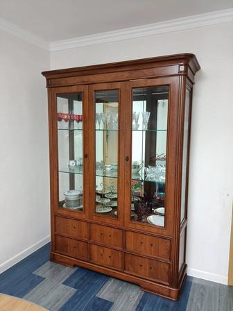 Продается сервант с 6 полками