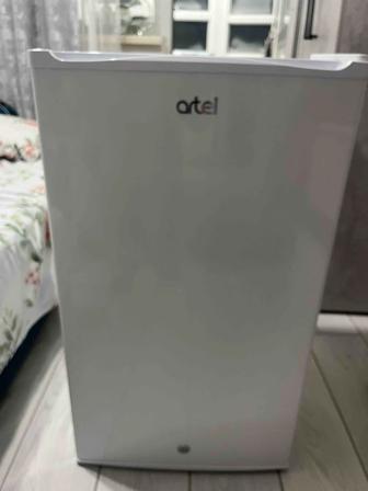 Холодильник мальнький