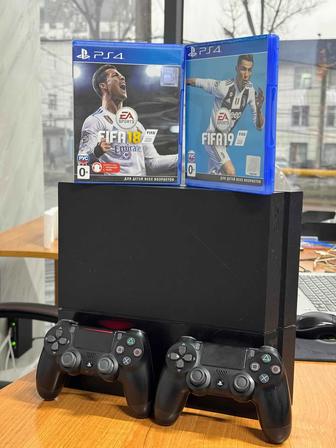 Playstation 4 Classic с 2 джойстиками и 4 играми
