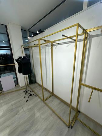 Комплект мебели для магазина одежды