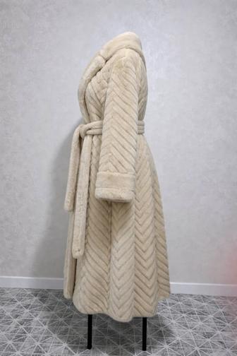 Женская шуба из искусственной норки