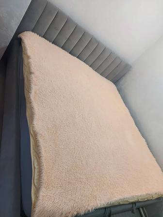 Двуспальная кровать