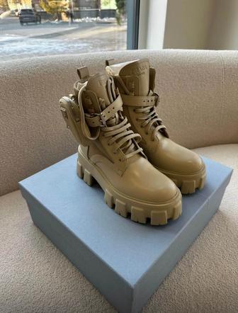 Ботильоны Prada Monolith