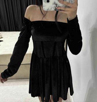 Короткое бархатное платье