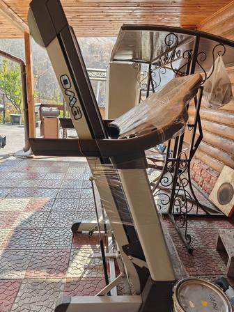 Полуфрофессиональная беговая дорожка