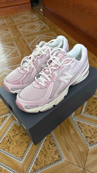 Продам новые оригинал кроссовки New Balance 740