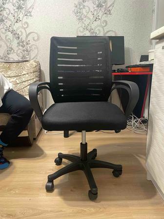 Офисное кресло