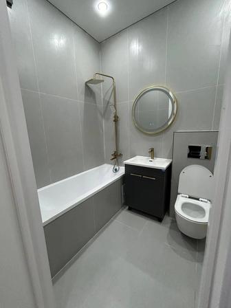 Кафельщик укладка плитки керамогранита.Сантехники установка ванныи и г