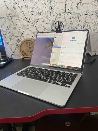 Продам MACbook Air m2 2022г.