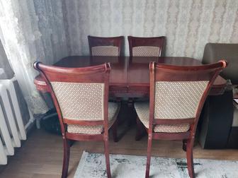 Стол стулья для гостиной