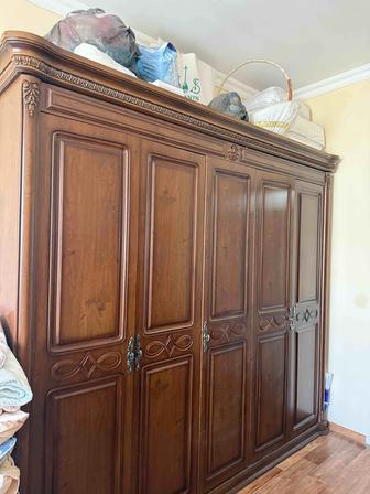 Продам Малайзийский шифоньер 5 ти дверный. Покупала 450 тыс тг отдам за 100