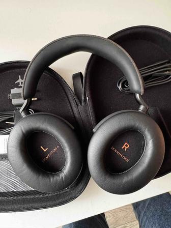 Продам наушники Sennheiser Momentum 4 черно-золотые