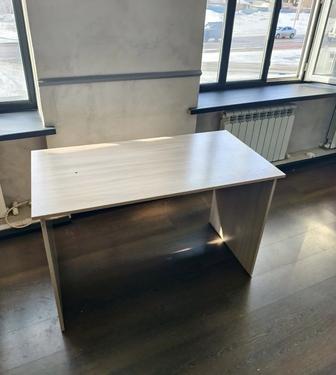 Офисный стол