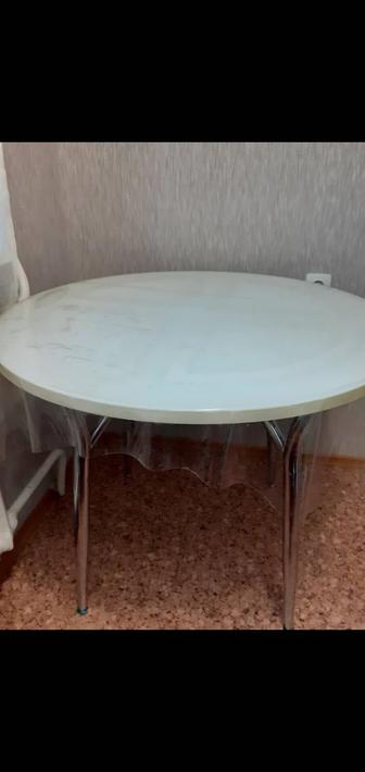 Продам стол кухонный в отличном состоянии, диа 90