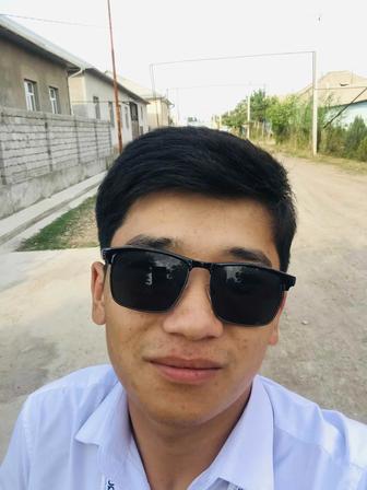 Официант / официантка