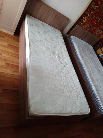 Срочно продам две кровати Р(90/200см) матрас в комплекте. Тел.