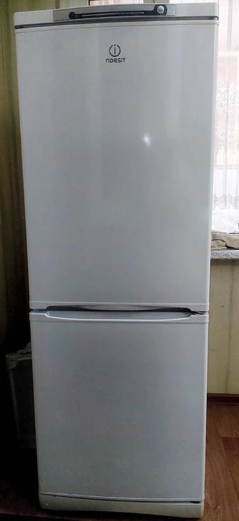 Продам холодильник Indesit