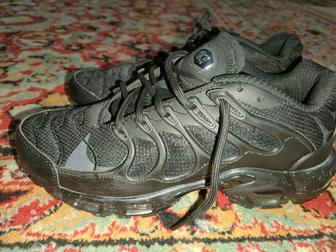 Продам кроссовки Nike