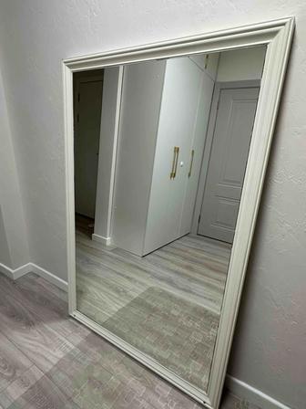 Настенное зеркало