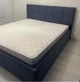 Продам двухспальную кровать с ортопедическим матрасом