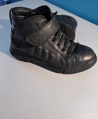 Кожаные ботинки на мальчика р.33