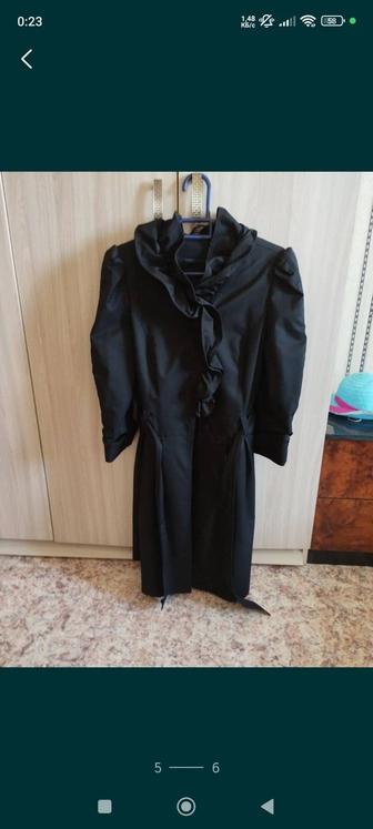 Продам плащ в хорошем качестве и состоянии, размер М, покупала в Тери Сарай