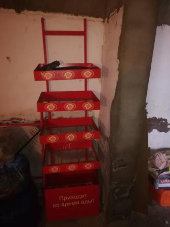 Отдам даром этпжерку шкаф и ДСП два листа самовывоз уральск где ьенискый