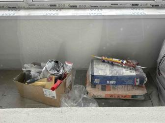 Отдаю коробку с инструментами после ремонта и 1 п глада ,1 п каф.клея