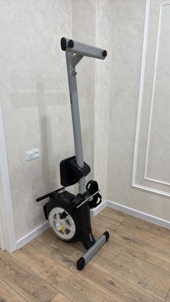 Продаю гребной тренажер Genau RW500 Hydro