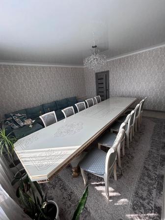 Стол со стульями