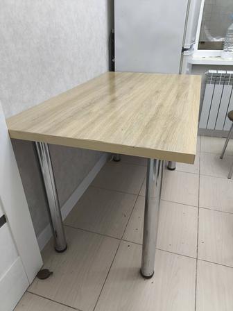 Продам кухонный стол