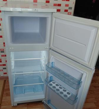 Продам 2х камерный холодильник