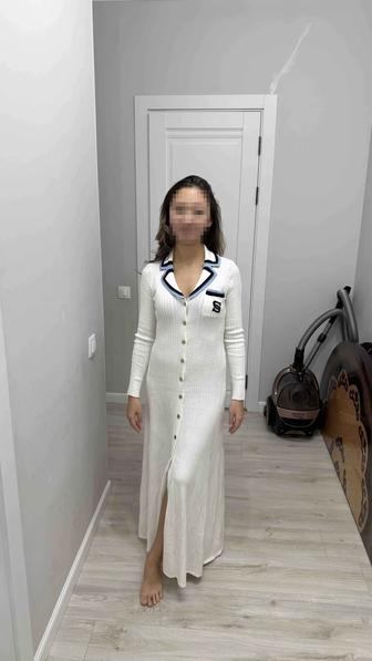 Продается платья Sandro