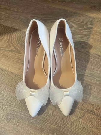 Свадебные туфли. Белые туфли. Нарядные туфли