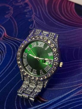 Часы с фианитами