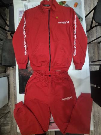 Продам спортивный костюм