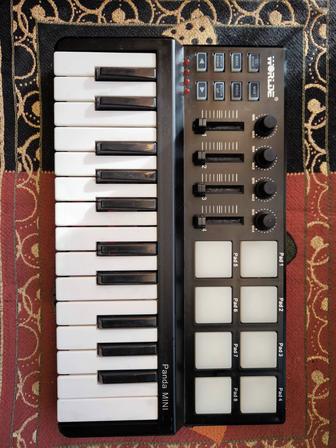 Продам MIDI- клавиатуру.