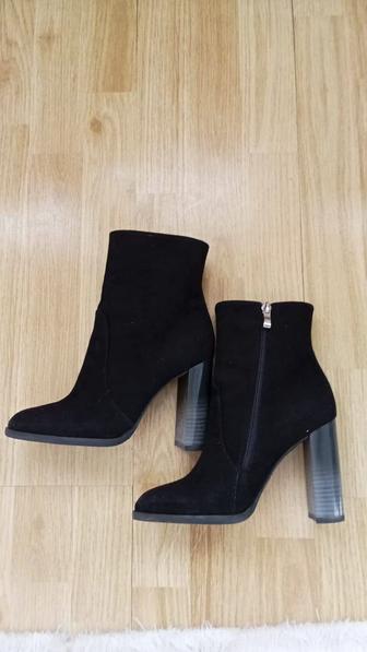 Продам натуральные замшевые сапоги с цигейкой.