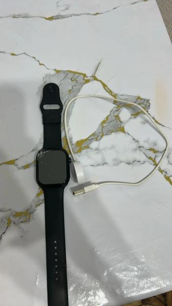 Продаю рабочие часы (экран сломанный) на запчасти