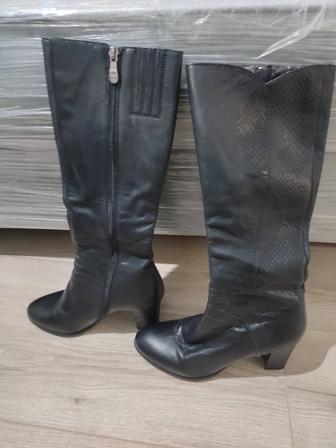 Продам женские зимние кожаные сапоги