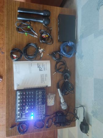 Микшерный пульт BEHRINGER Xenyx 1202FX