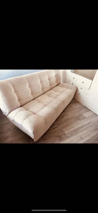 Диван целый, но химчистка требуетсяя