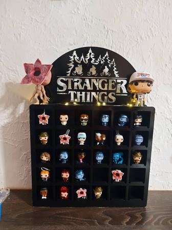 Продам металлическую подставку для коллекции Очень странные дела из Kinder