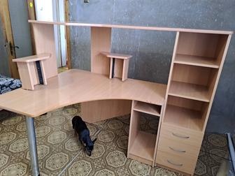 Продам компьютерный стол